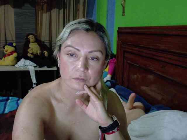 Charlizetheron1 webcam