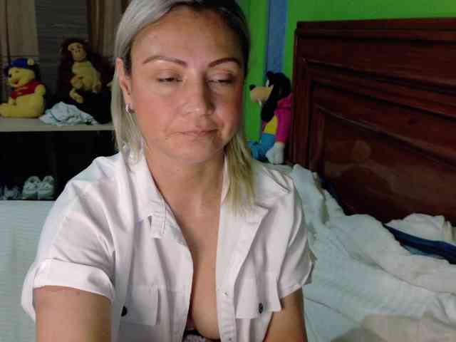 Charlizetheron1 webcam