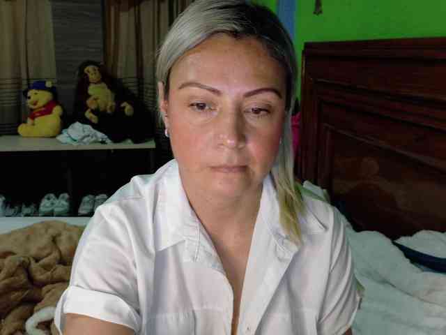 Charlizetheron1 webcam