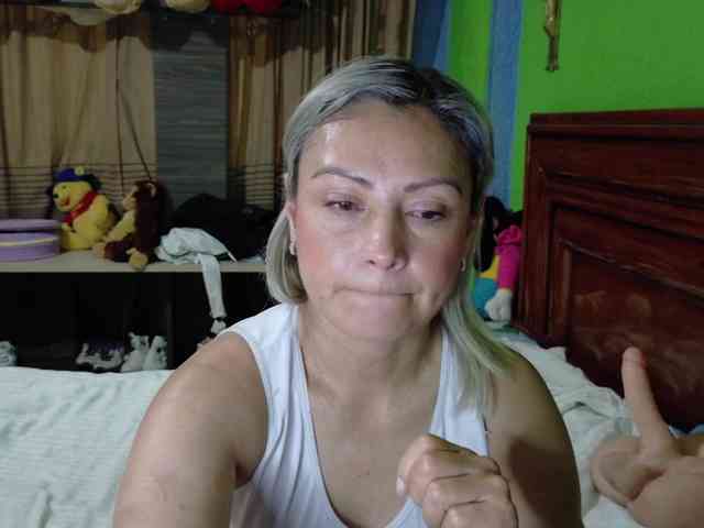 Charlizetheron1 webcam