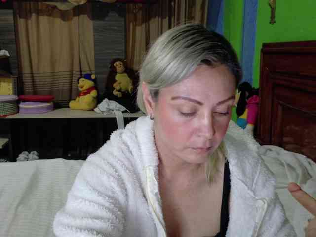 Charlizetheron1 webcam