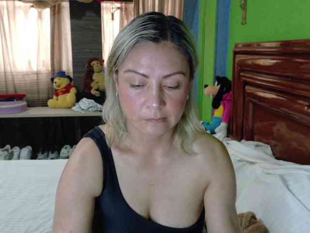 Charlizetheron1 webcam