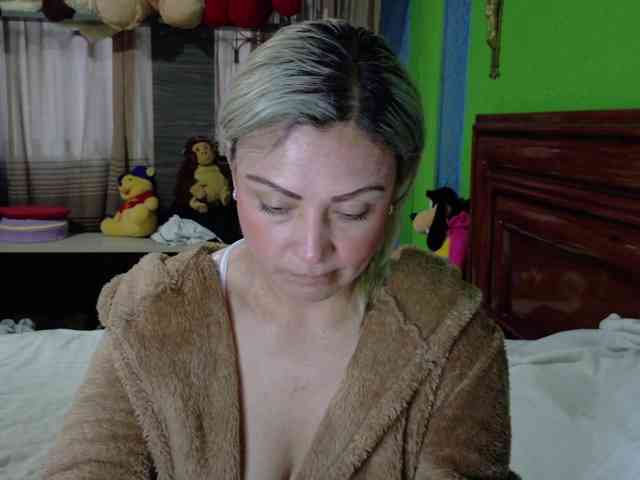 Charlizetheron1 webcam