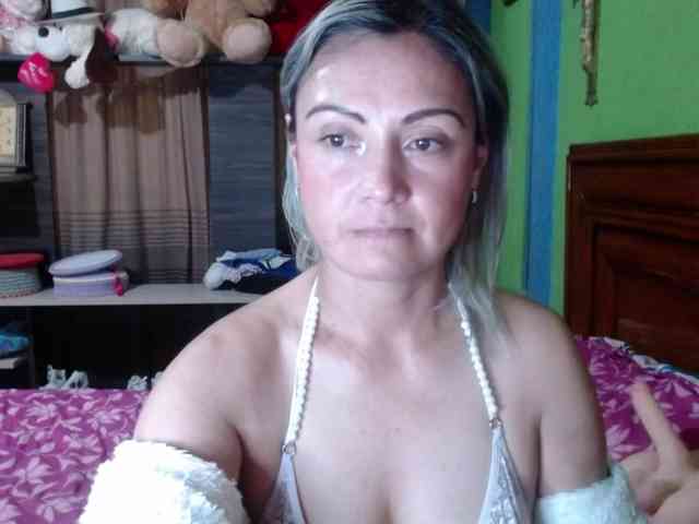 Charlizetheron1 webcam