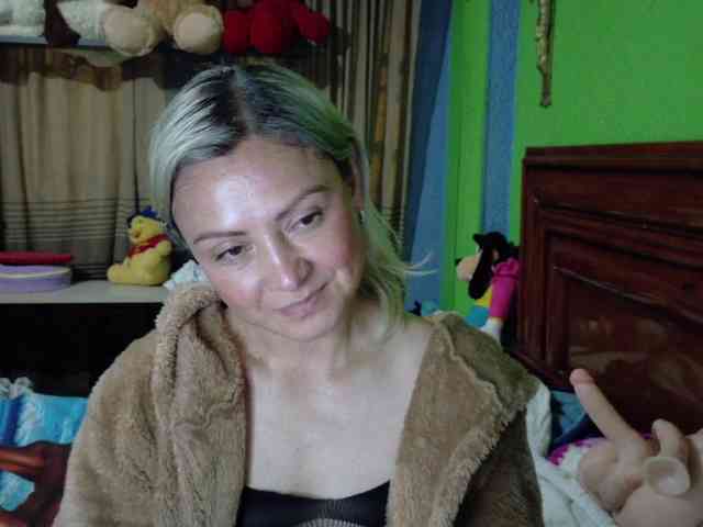 Charlizetheron1 webcam