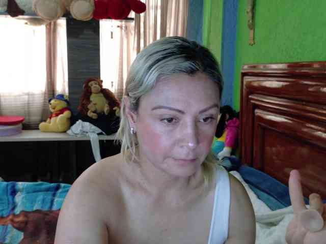 Charlizetheron1 webcam