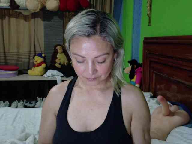 Charlizetheron1 webcam