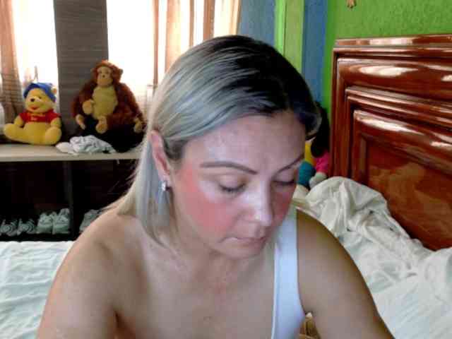 Charlizetheron1 webcam