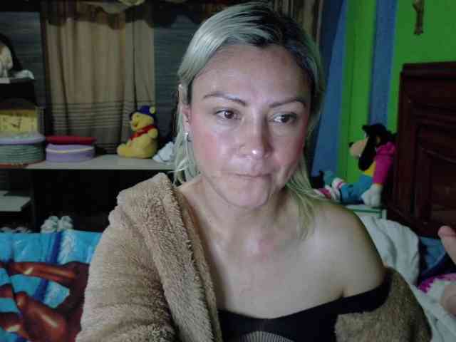 Charlizetheron1 webcam