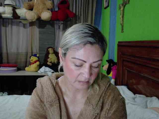 Charlizetheron1 webcam