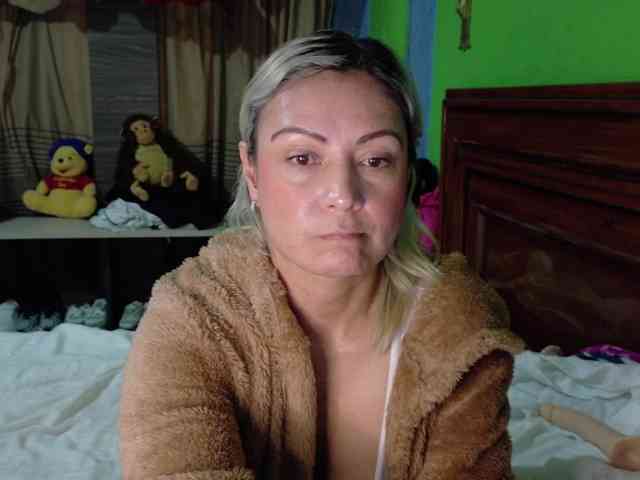 Charlizetheron1 webcam