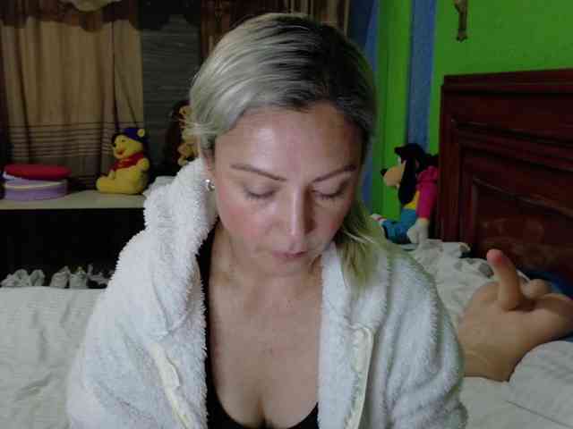 Charlizetheron1 webcam