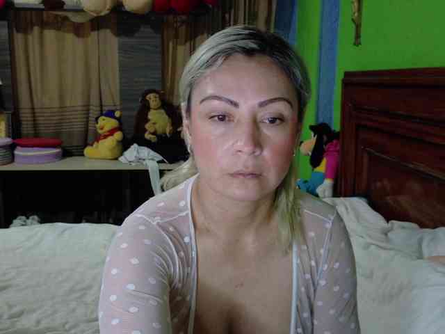 Charlizetheron1 webcam