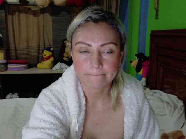 Charlizetheron1 webcam