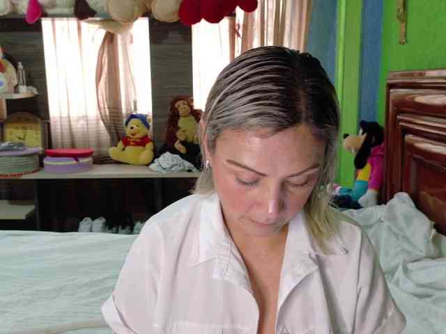 Charlizetheron1 webcam