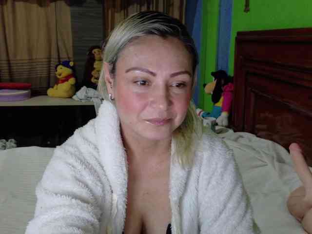 Charlizetheron1 webcam