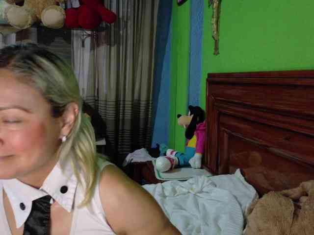 Charlizetheron1 webcam