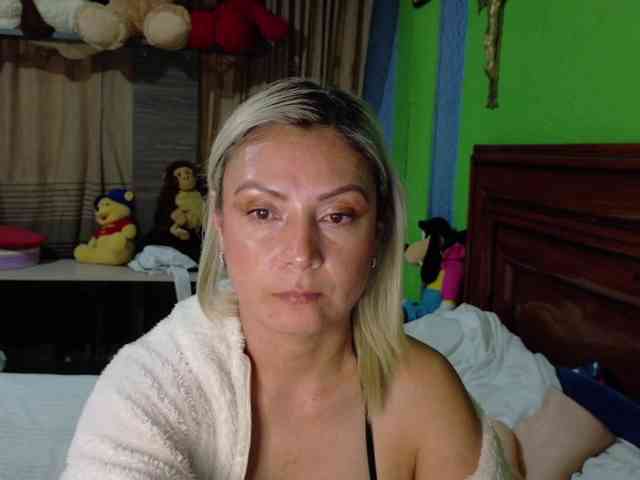 Charlizetheron1 webcam