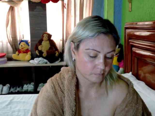 Charlizetheron1 webcam