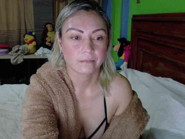 Charlizetheron1 webcam