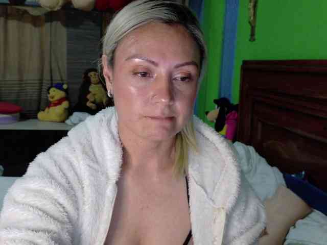 Charlizetheron1 webcam