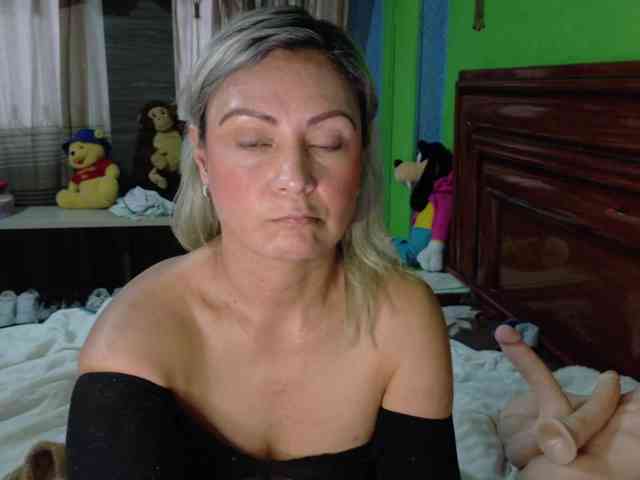 Charlizetheron1 webcam