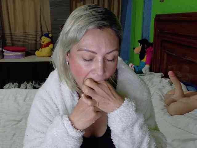 Charlizetheron1 webcam