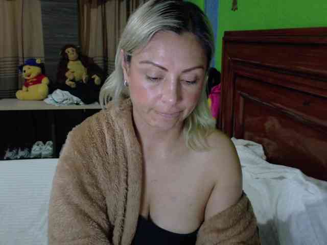 Charlizetheron1 webcam