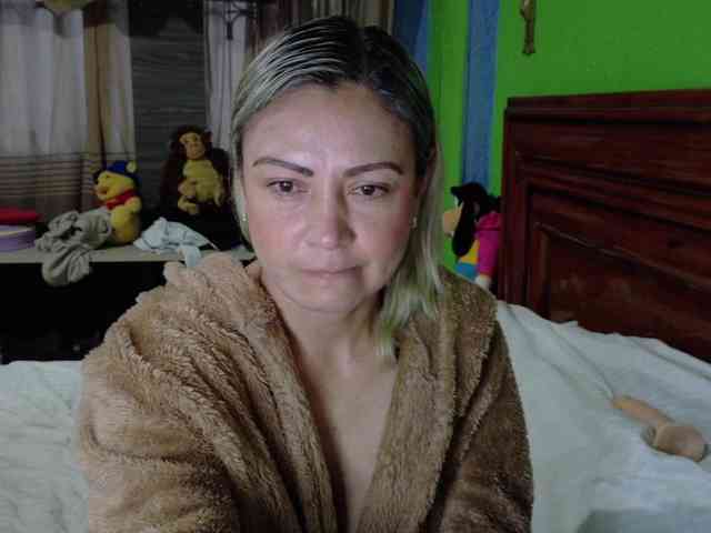 Charlizetheron1 webcam