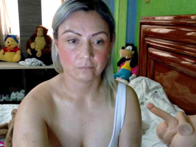 Charlizetheron1 webcam