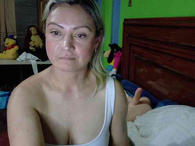 Charlizetheron1 webcam