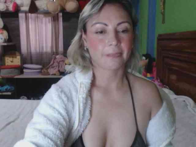 Charlizetheron1 webcam