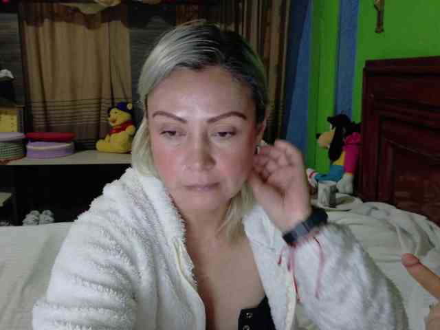 Charlizetheron1 webcam