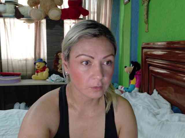 Charlizetheron1 webcam