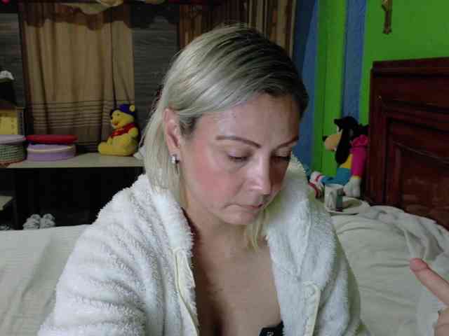 Charlizetheron1 webcam