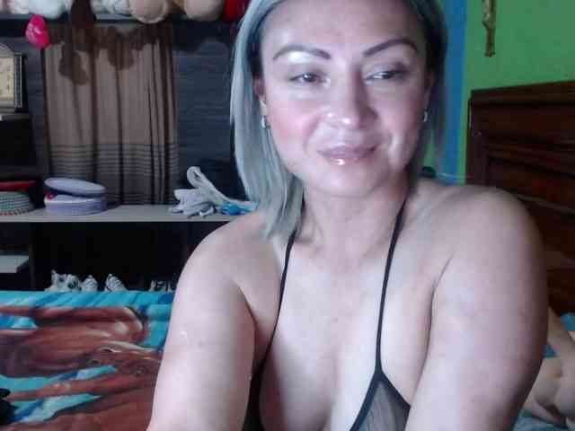 Charlizetheron1 webcam
