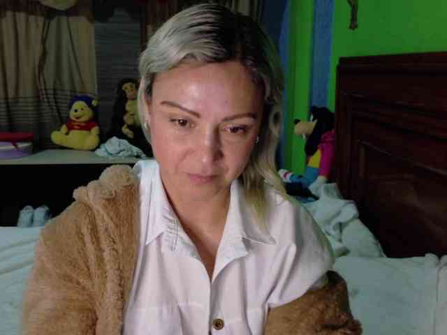 Charlizetheron1 Live Webcam on BongaCams