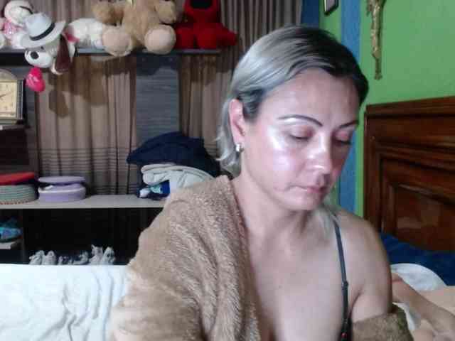 Charlizetheron1 webcam