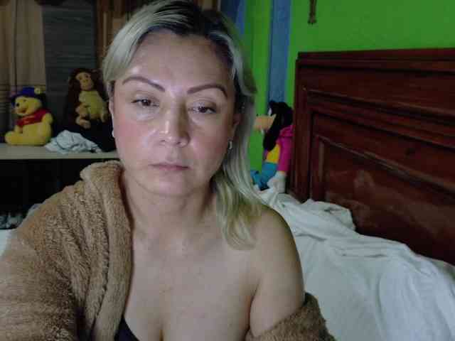 Charlizetheron1 webcam