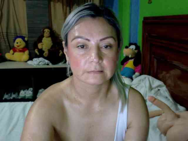 Charlizetheron1 webcam