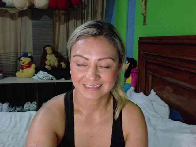 Charlizetheron1 webcam