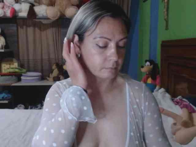 Charlizetheron1 webcam