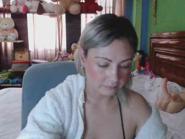 Charlizetheron1 webcam