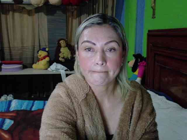 Charlizetheron1 webcam