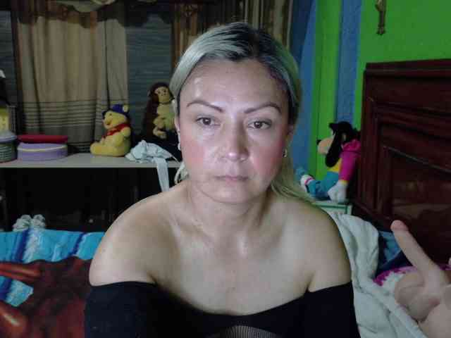 Charlizetheron1 webcam