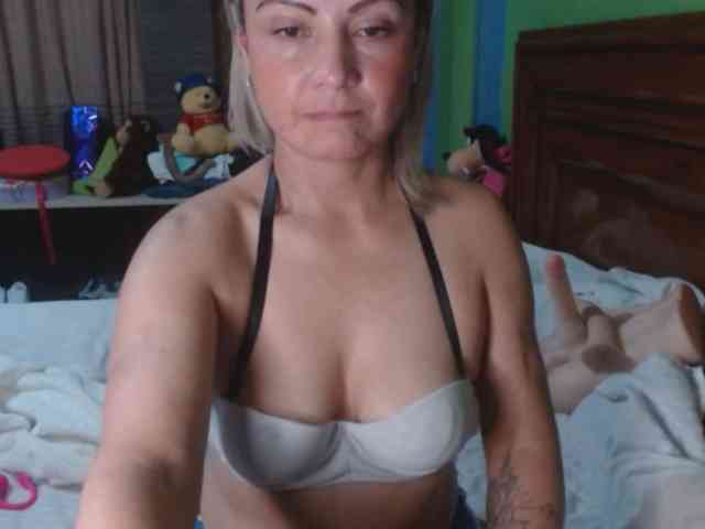 Charlizetheron1 webcam