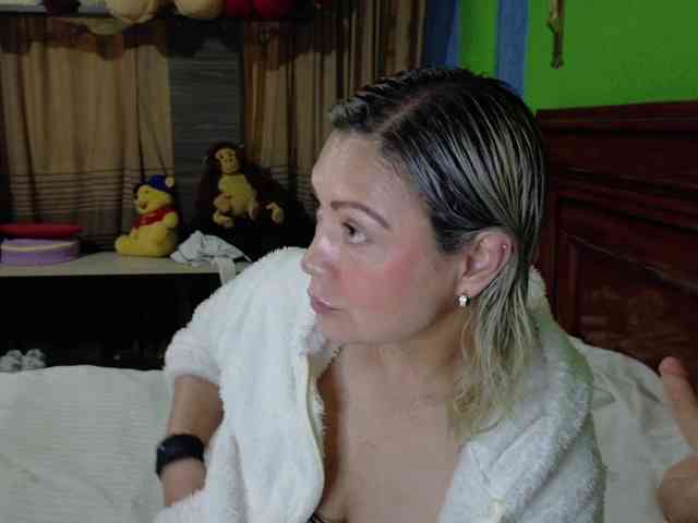 Charlizetheron1 webcam