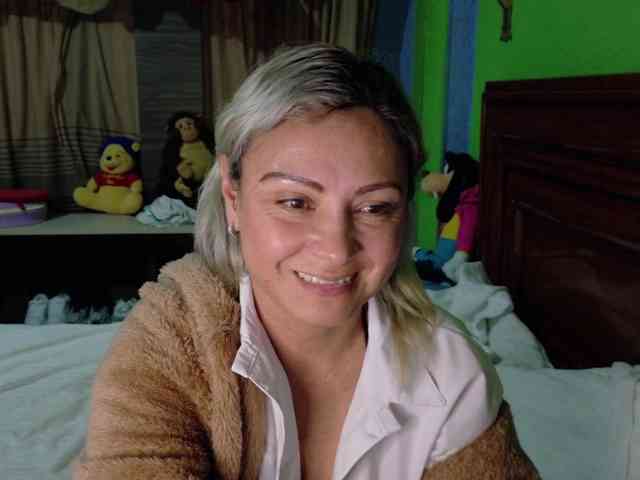 Charlizetheron1 webcam