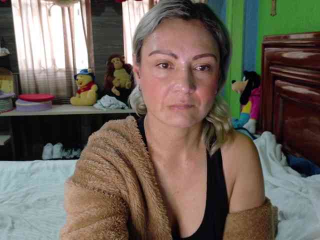 Charlizetheron1 webcam