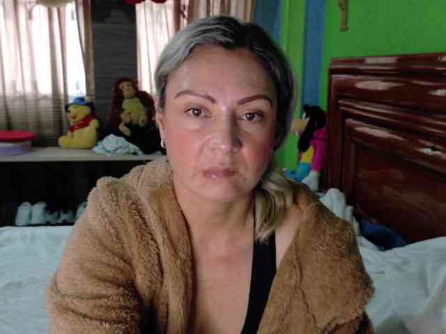 Charlizetheron1 webcam